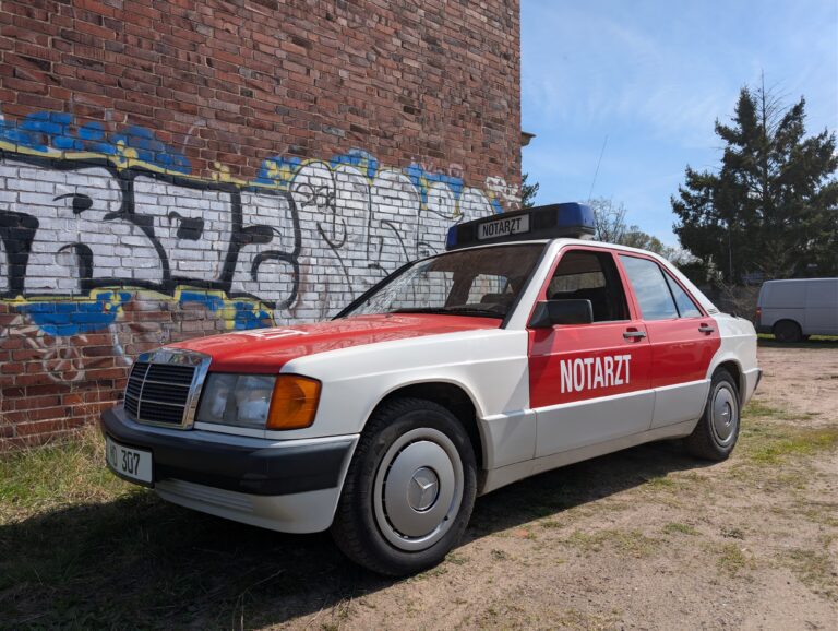 Mercedes Notarzt alt