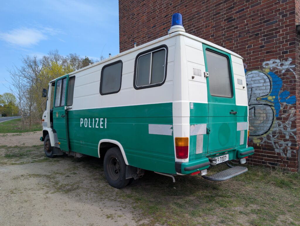 Mercedes GrKW grün alt 2