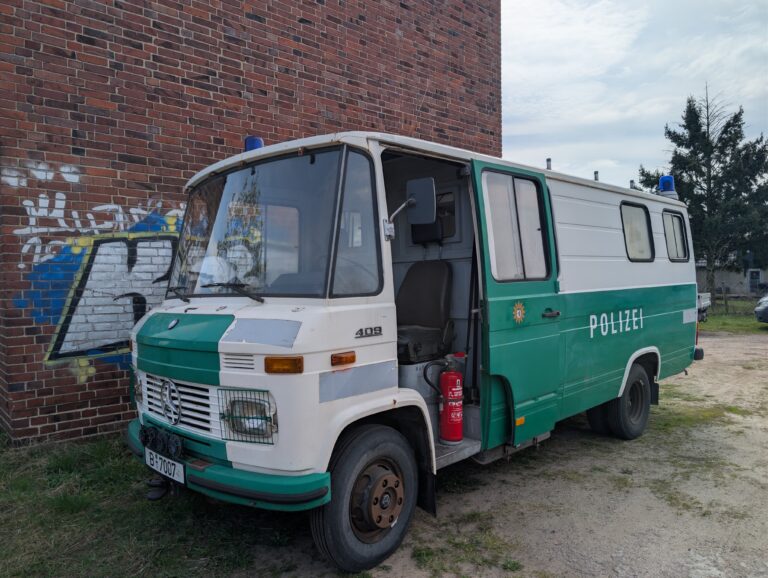 Mercedes GrKW grün alt
