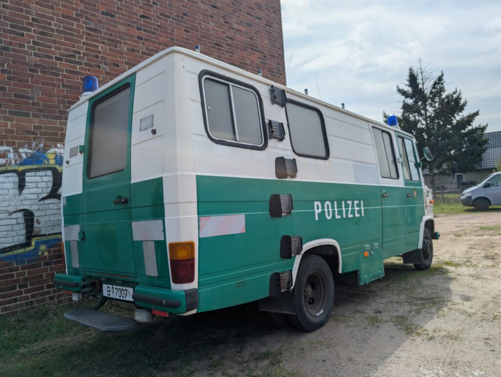 Mercedes GrKW grün alt 7