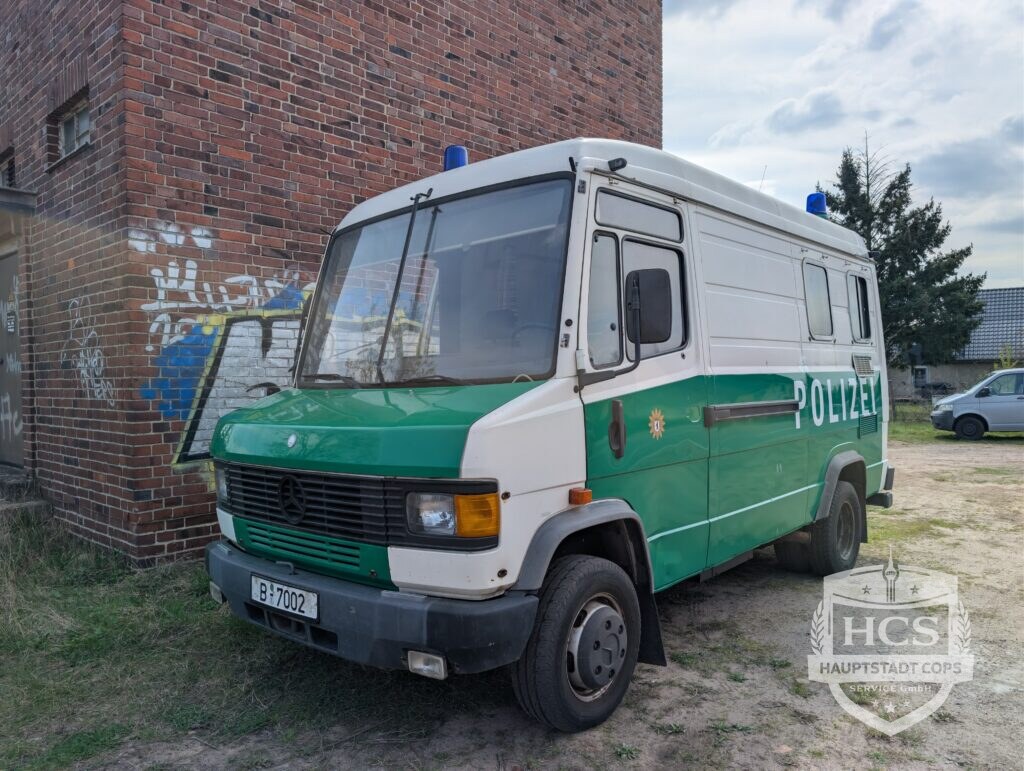 Mercedes GrKW grün neu 4
