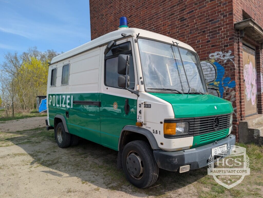 Mercedes GrKW grün neu 7
