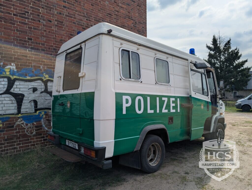 Mercedes GrKW grün neu 5