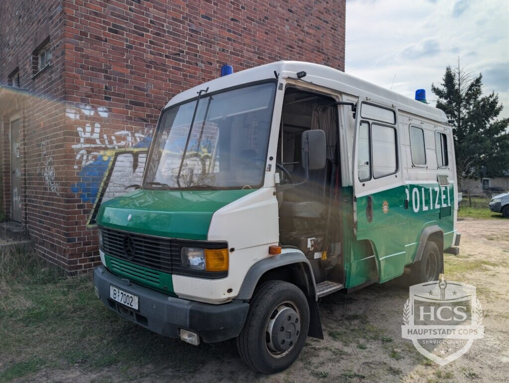 Mercedes GrKW grün neu 6