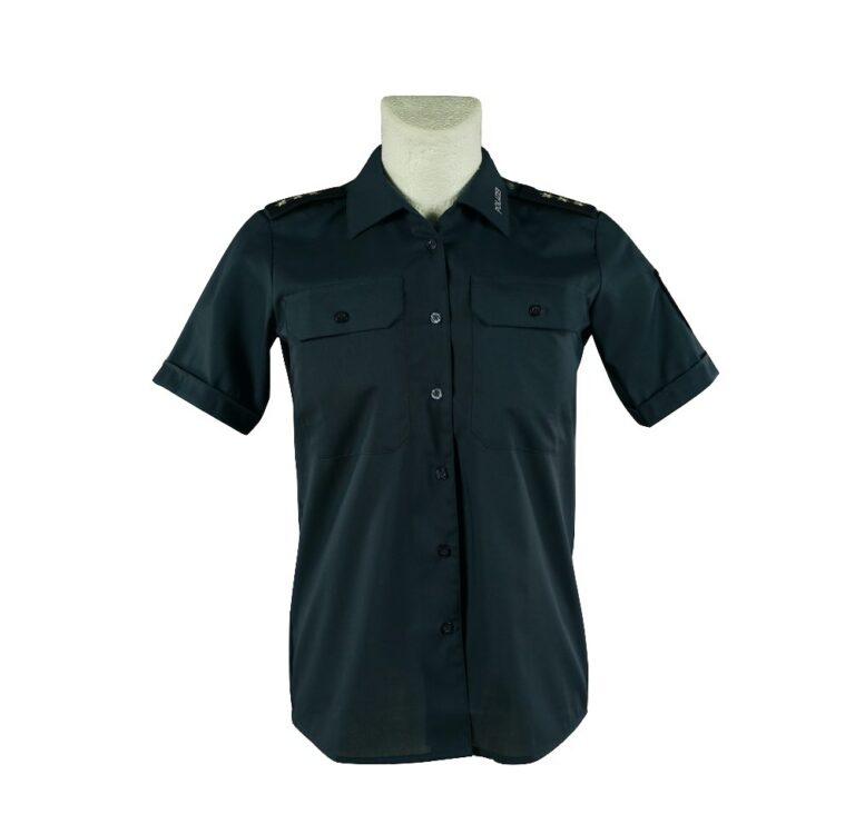 Bluse mittelblau kurzarm, Modell 2025