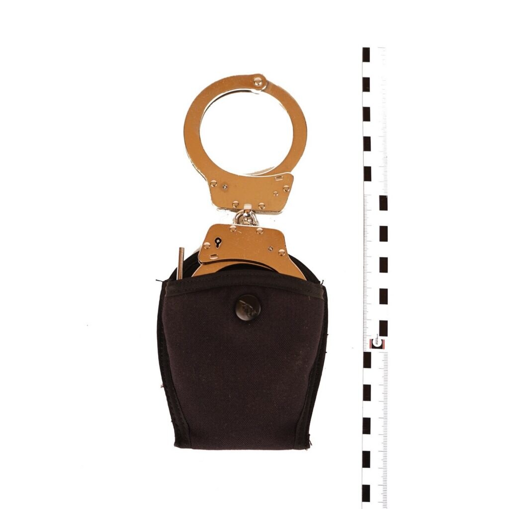 Handfessel in Corduraholster offen