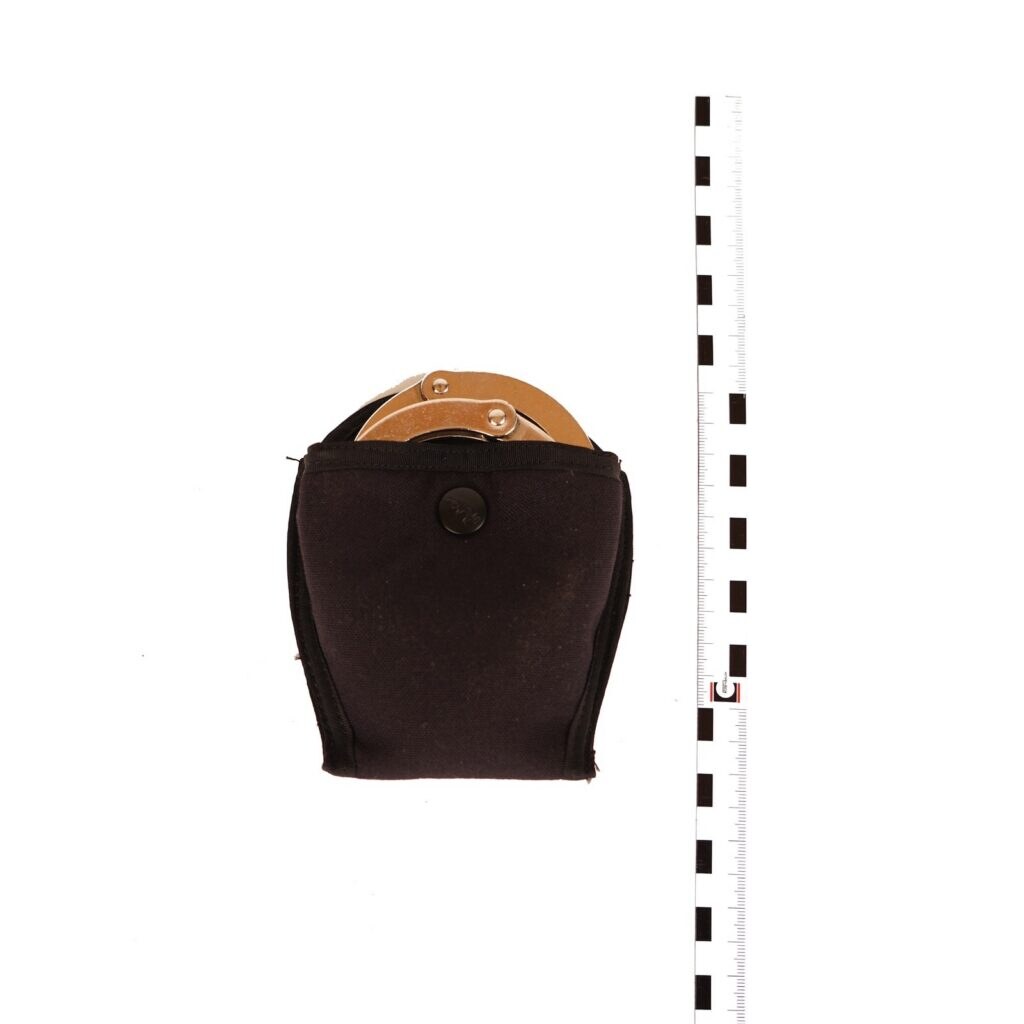 Handfessel in Corduraholster offen 3