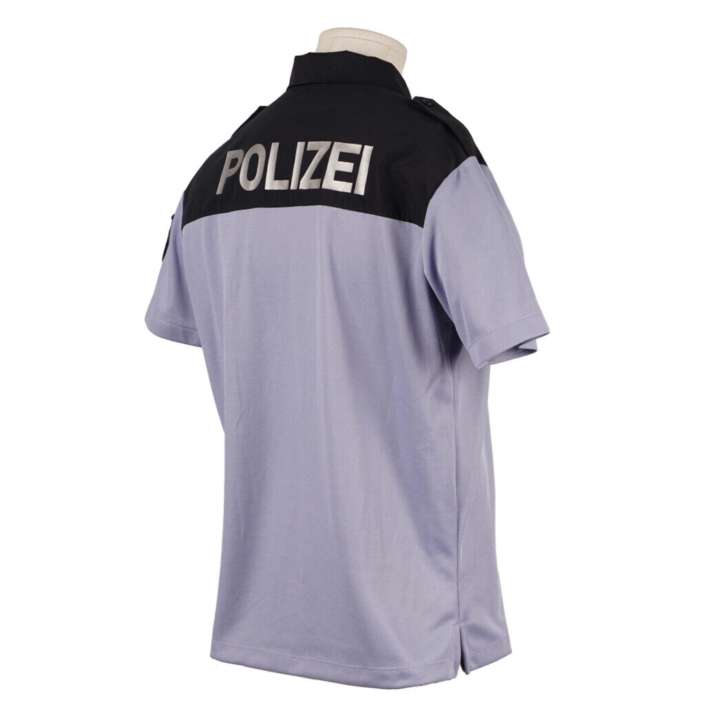 Poloshirt hellblau mit dunkelblauen Schulterstücken 7
